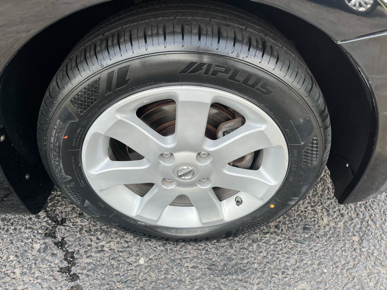 Used 2012 Nissan Sentra 2.0 SR w/ Moonroof Pkg FWD image 13