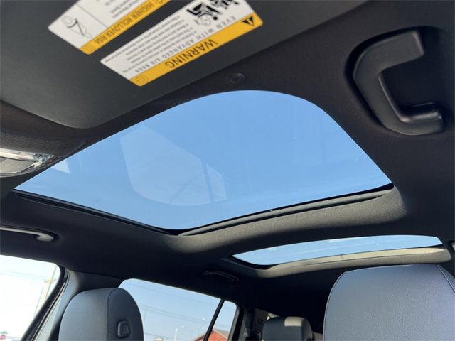 Used 2024 Mercedes-Benz GLB 250 4MATIC image 3