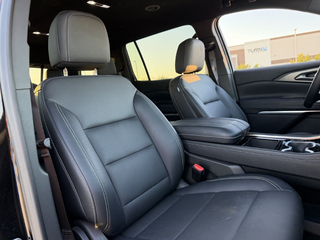 Used 2025 Chevrolet Traverse LT FWD image 25