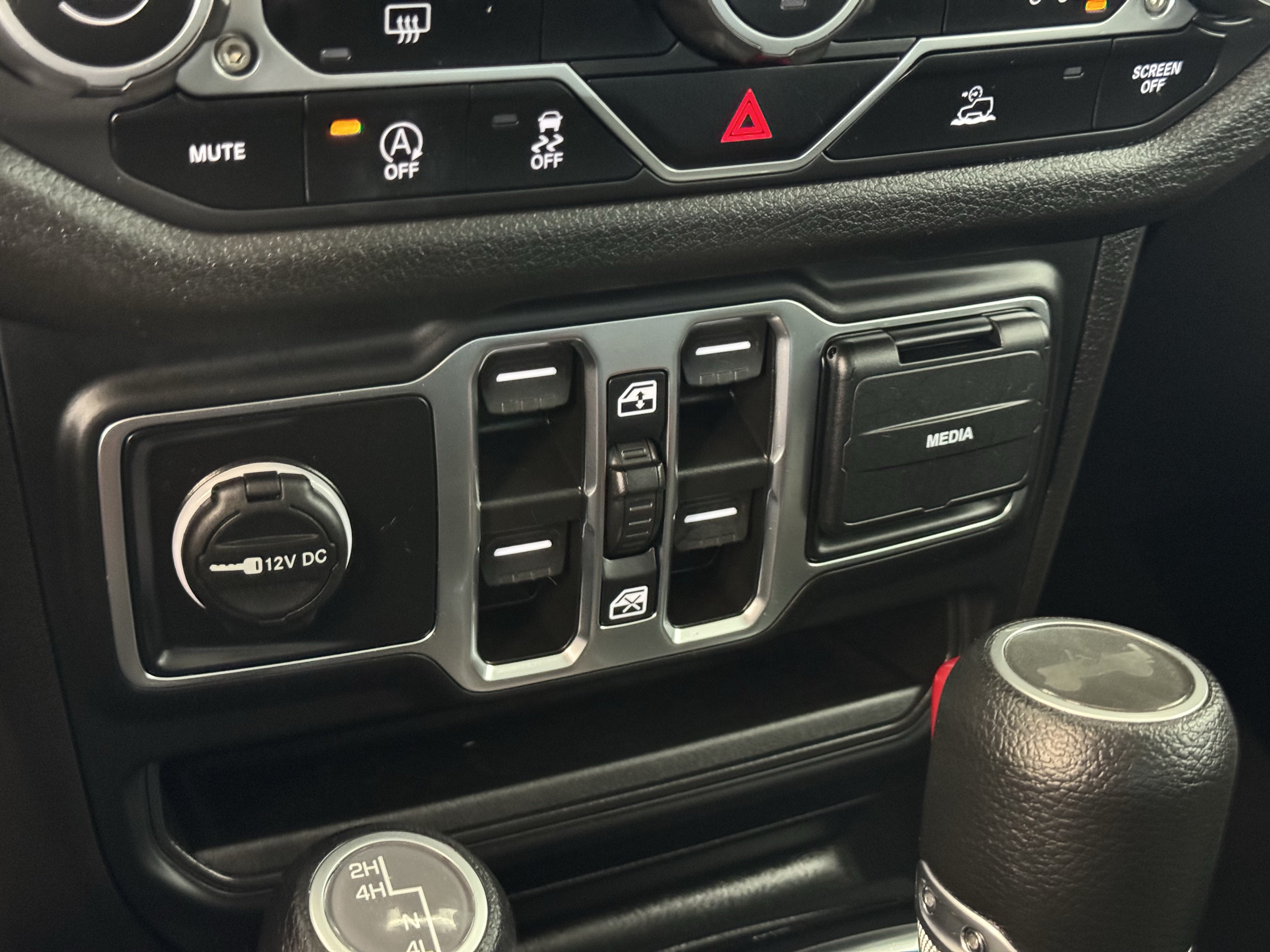 Used 2024 Jeep Wrangler Unlimited Sport AWD/4WD image 28