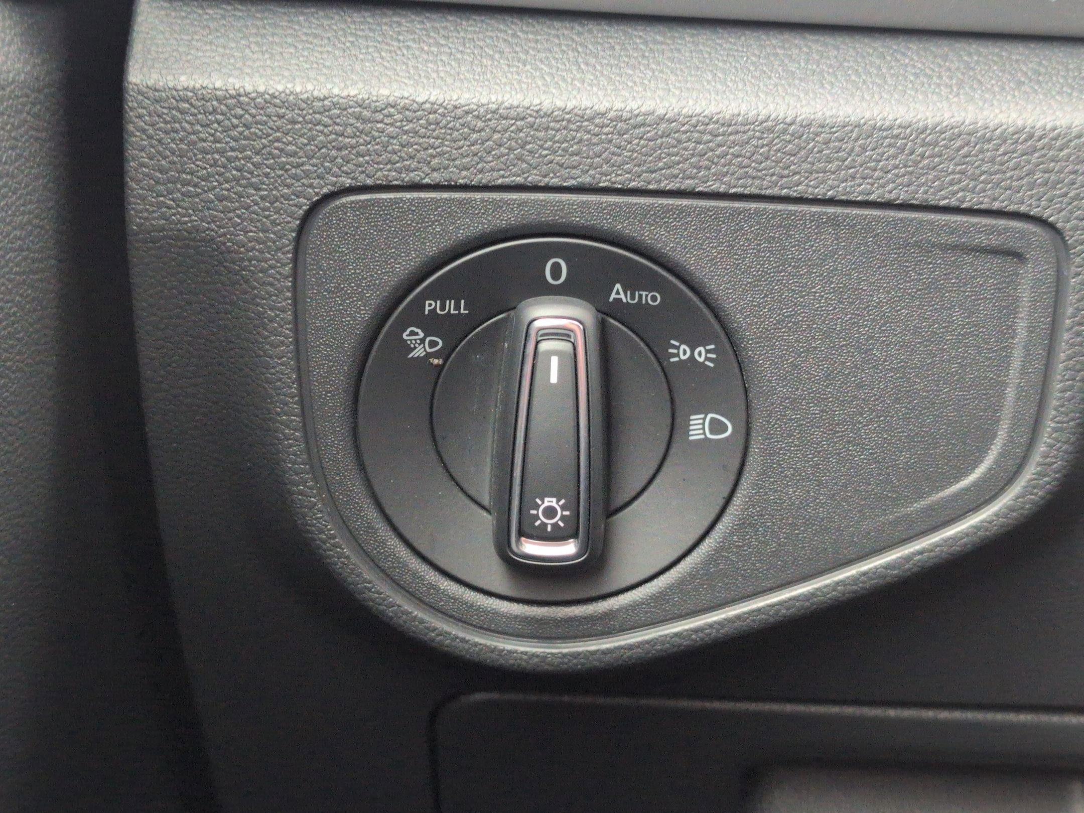 Used 2022 Volkswagen Atlas Cross Sport SE image 24