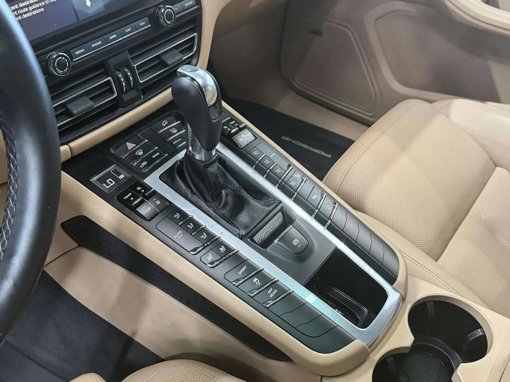 Used 2020 Porsche Macan Sport Edition image 19