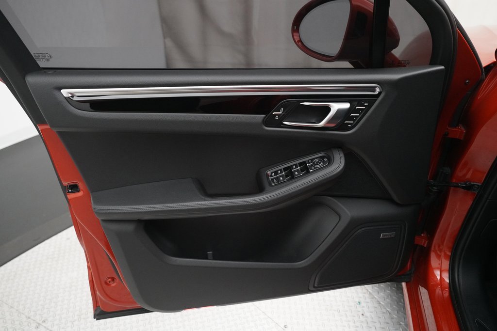 Used 2023 Porsche Macan image 17