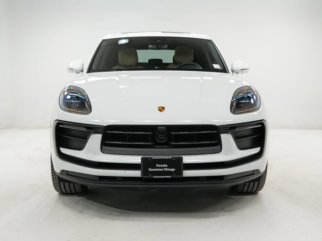 Certified 2025 Porsche Macan image 6