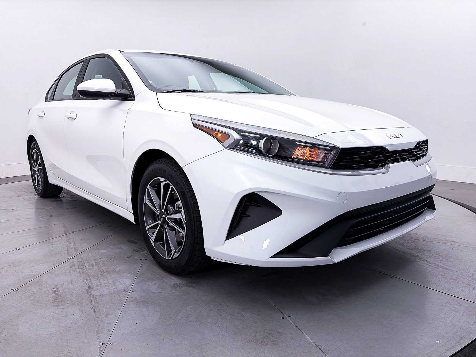 Certified 2023 Kia Forte LXS FWD image 9