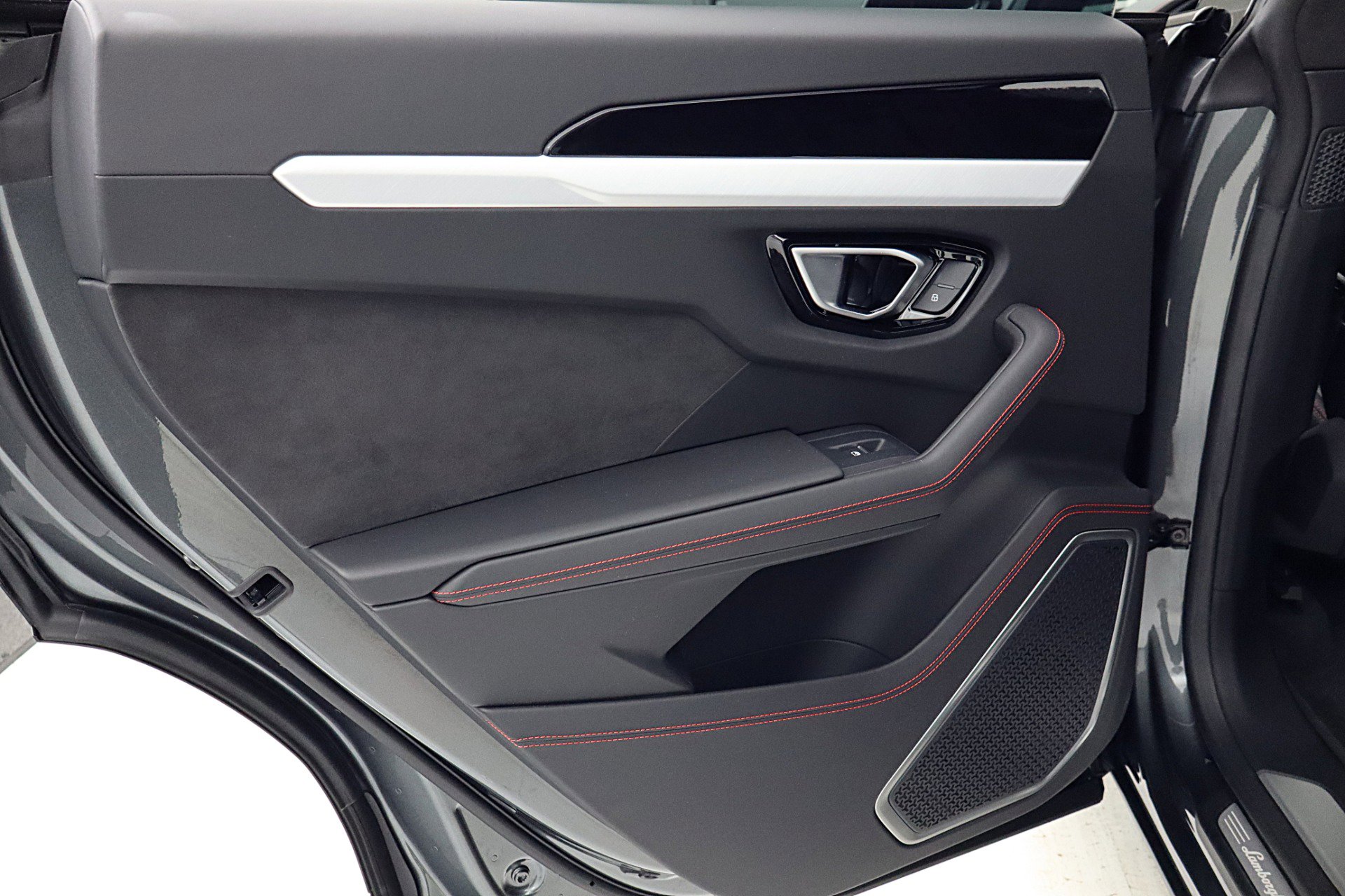 Used 2020 Lamborghini Urus image 48