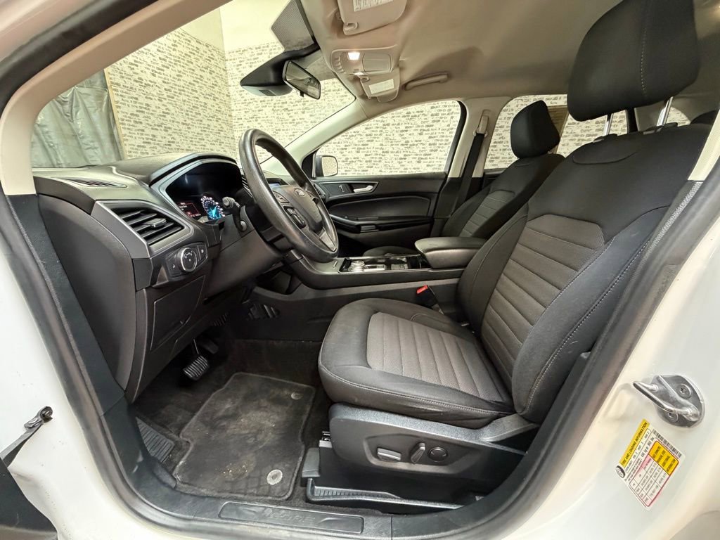 Used 2020 Ford Edge SE image 19