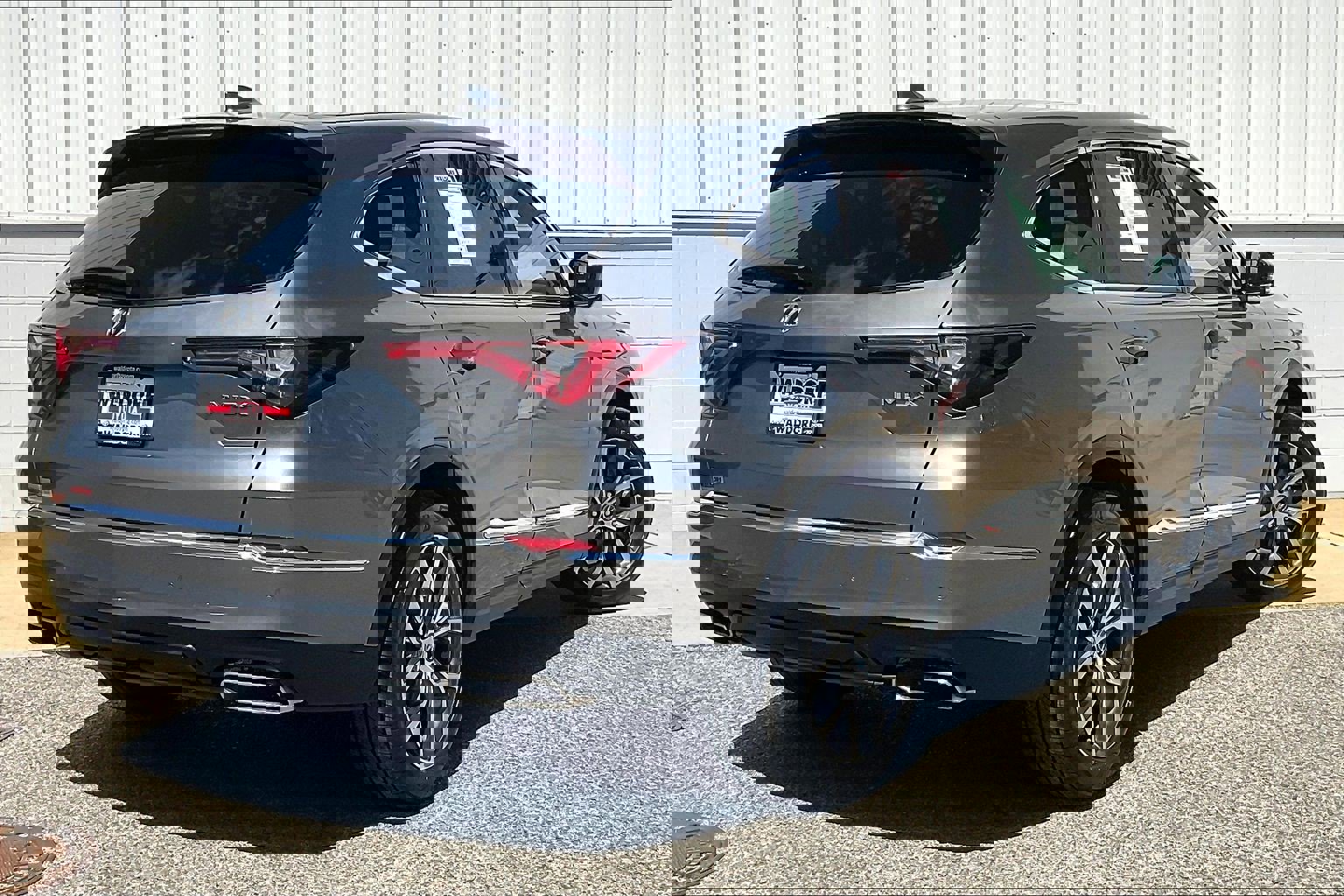 Used 2023 Acura MDX SH-AWD w/ Technology Package image 17