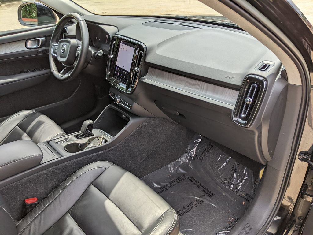 Certified 2023 Volvo XC40 B5 Core w/ Convenience Package AWD/4WD image 21