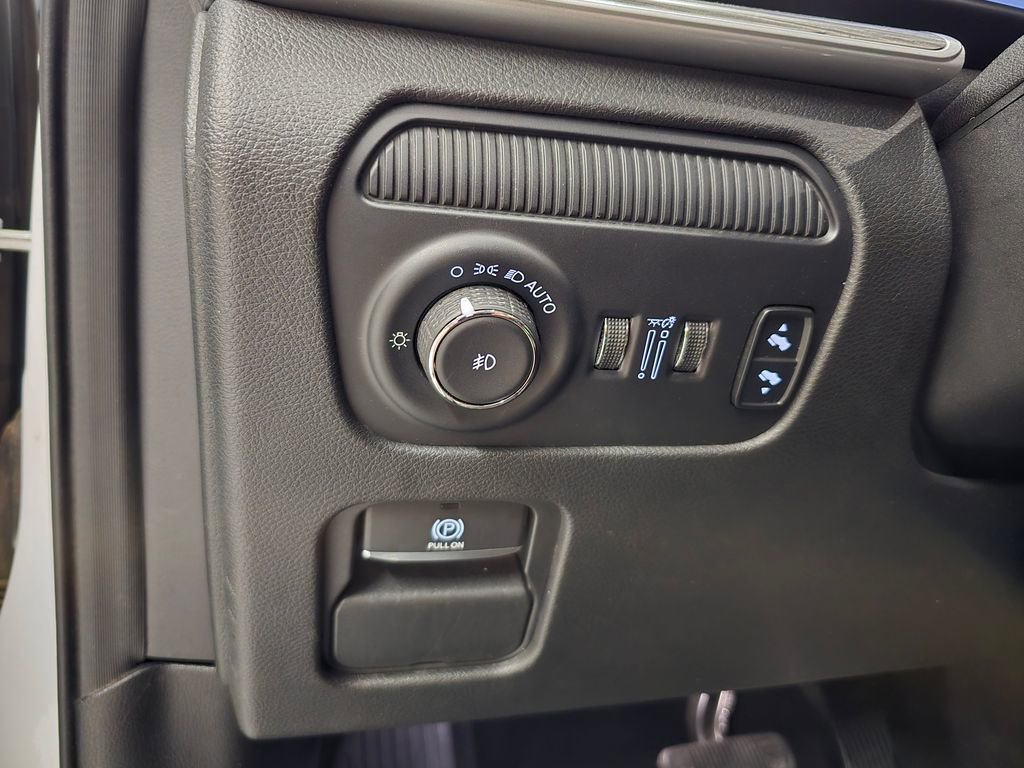 Certified 2024 Jeep Wagoneer L Series II image 30