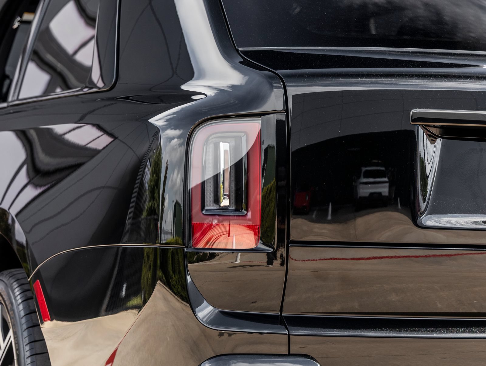 New 2027 Rolls-Royce Cullinan Black Badge AWD/4WD image 10