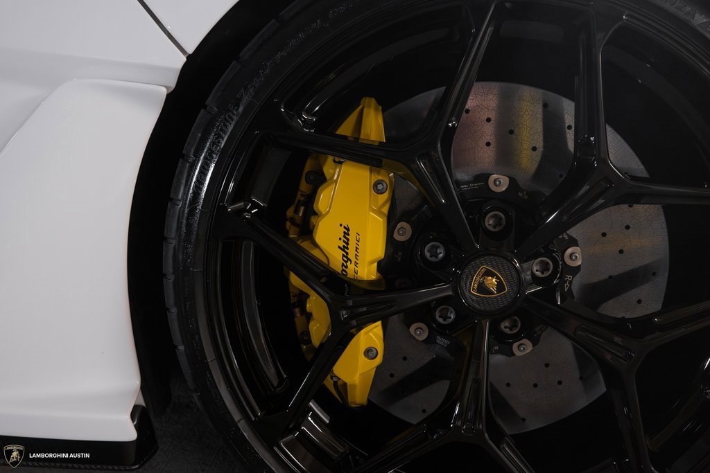 Used 2024 Lamborghini Revuelto image 18