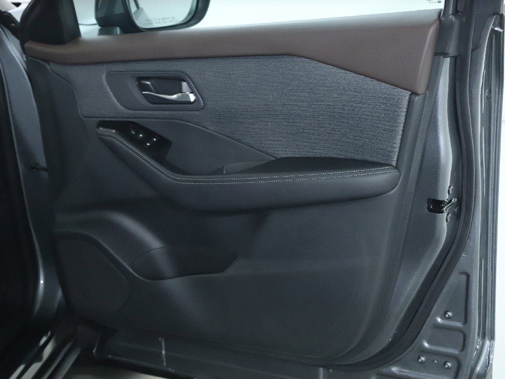 Certified 2023 Nissan Rogue SV image 33