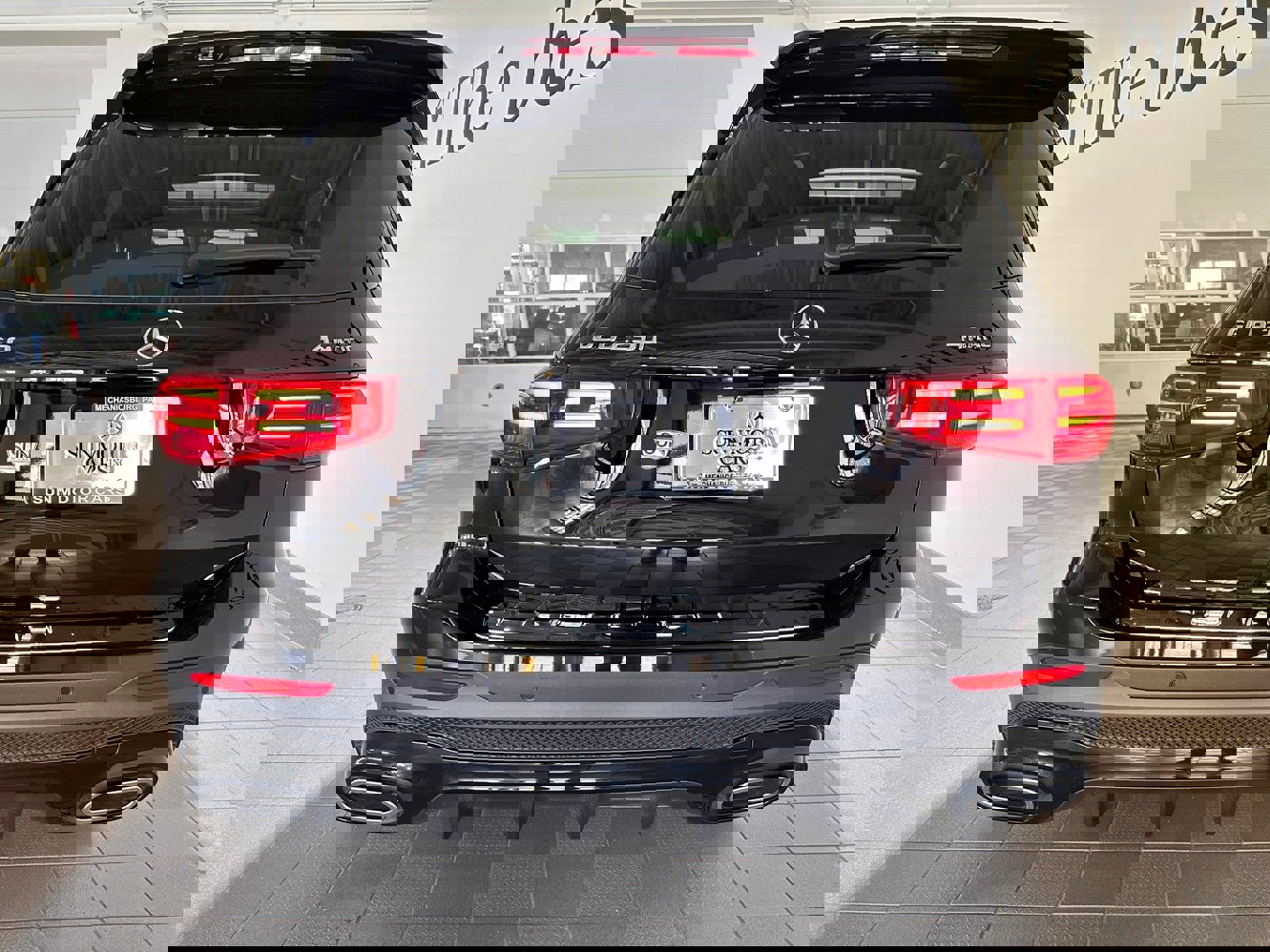 Used 2024 Mercedes-Benz GLB 250 4MATIC image 5