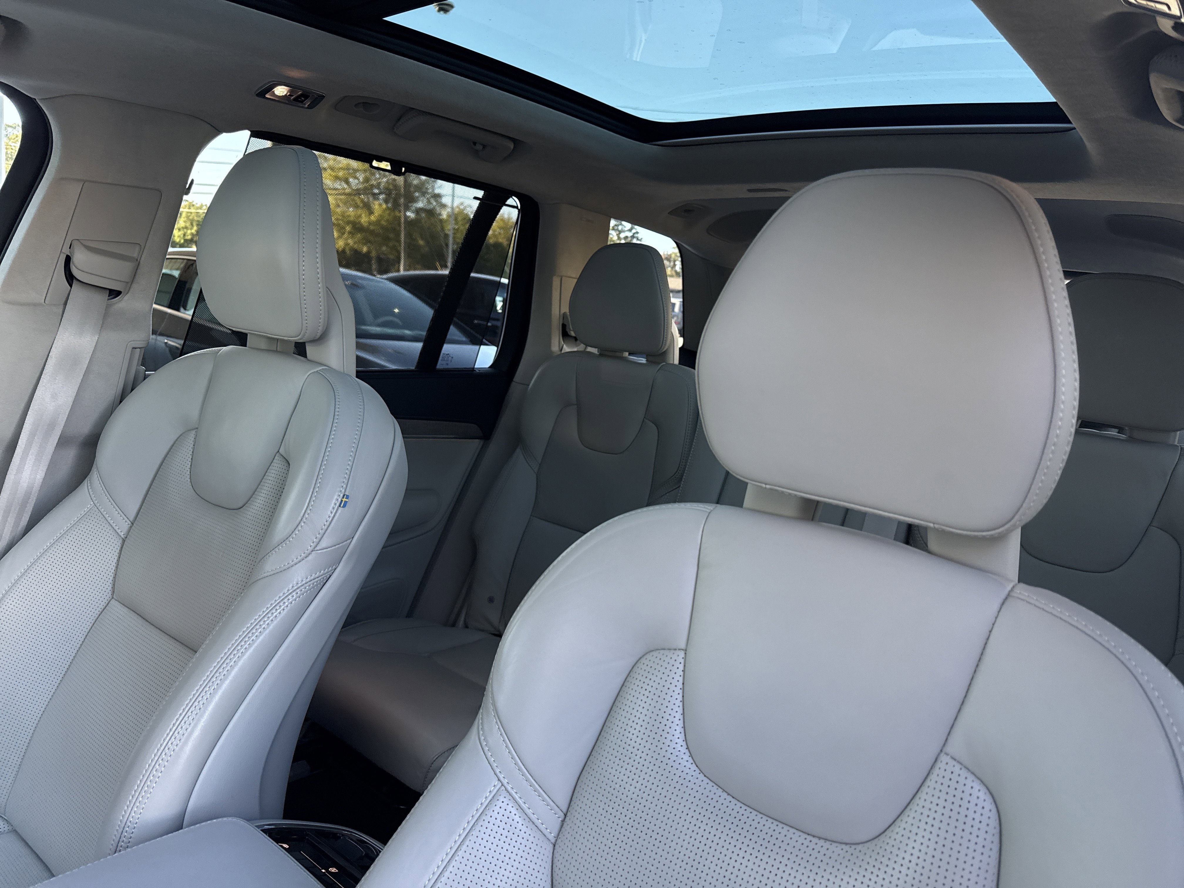 Used 2021 Volvo XC90 T6 Inscription w/ Lounge Package image 31