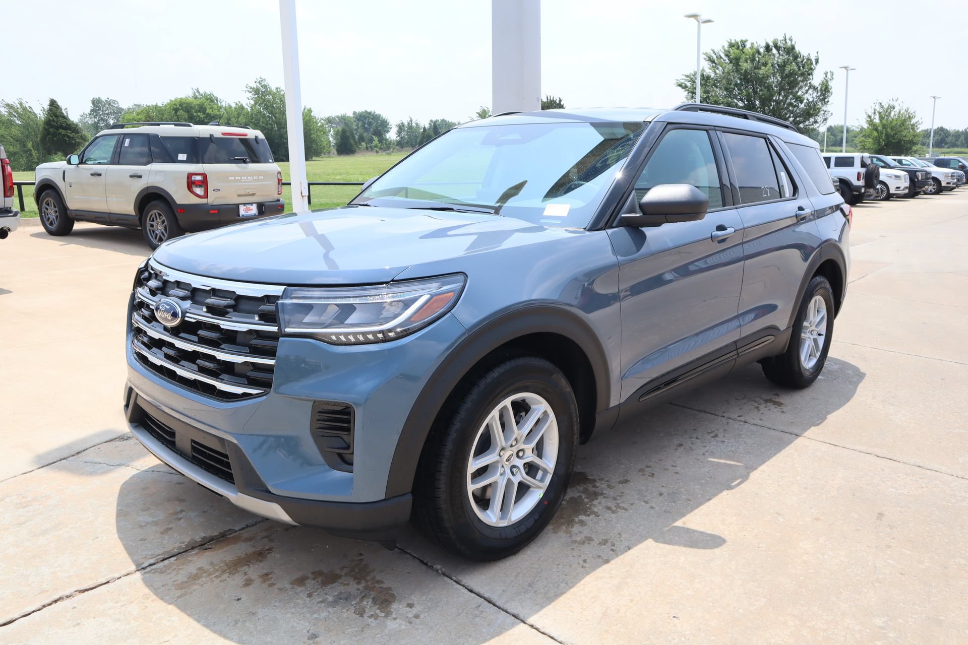 New 2026 Ford Explorer Active RWD image 10