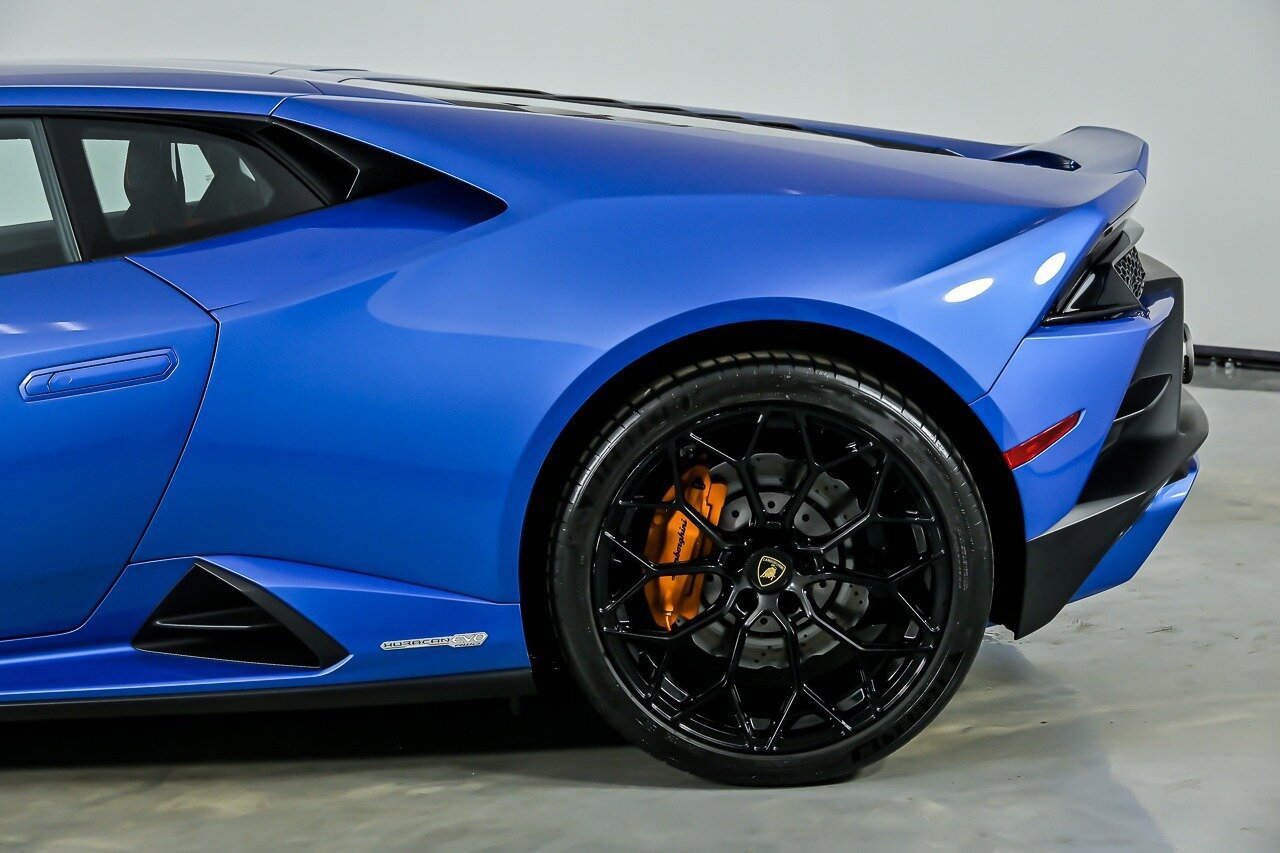 Used 2020 Lamborghini Huracan EVO RWD image 9