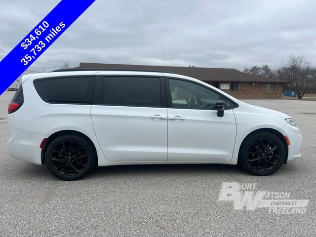Used 2025 Chrysler Pacifica Limited FWD image 7