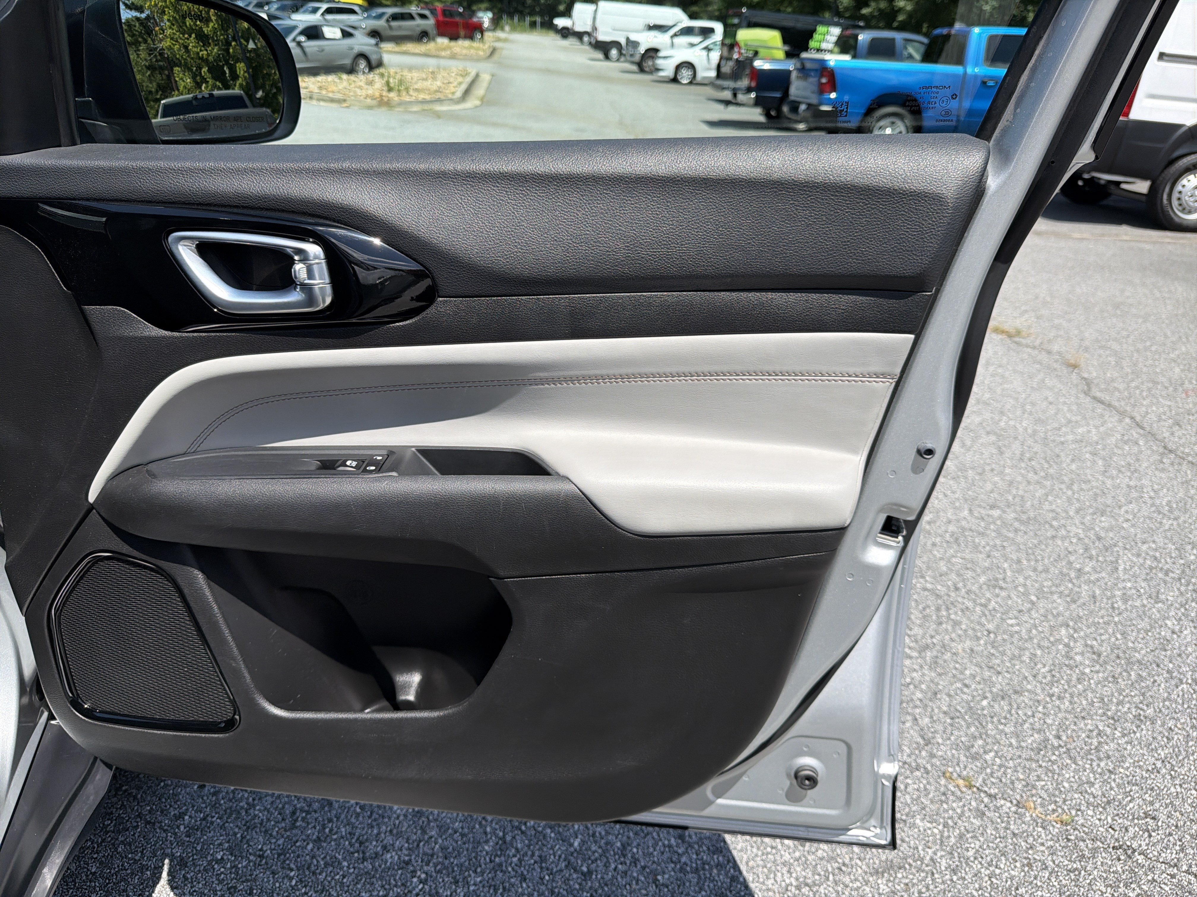 Used 2024 Jeep Compass Limited AWD/4WD image 17