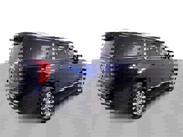 Used 2021 GMC Yukon XL SLT w/ SLT Premium Package image 8