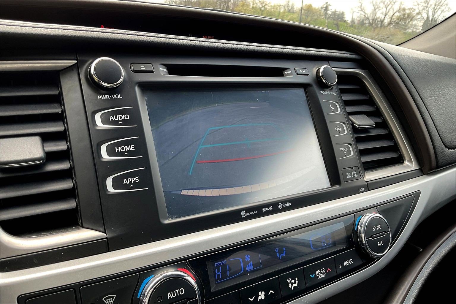 Used 2018 Toyota Highlander XLE image 14