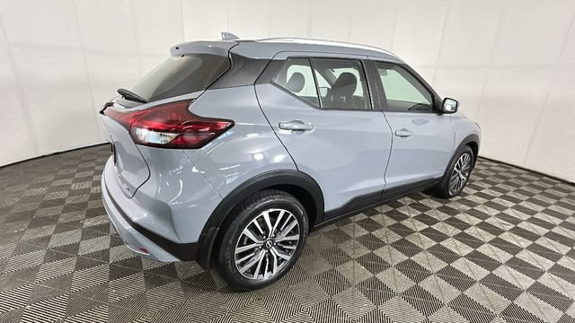 Used 2022 Nissan Kicks SV FWD image 2