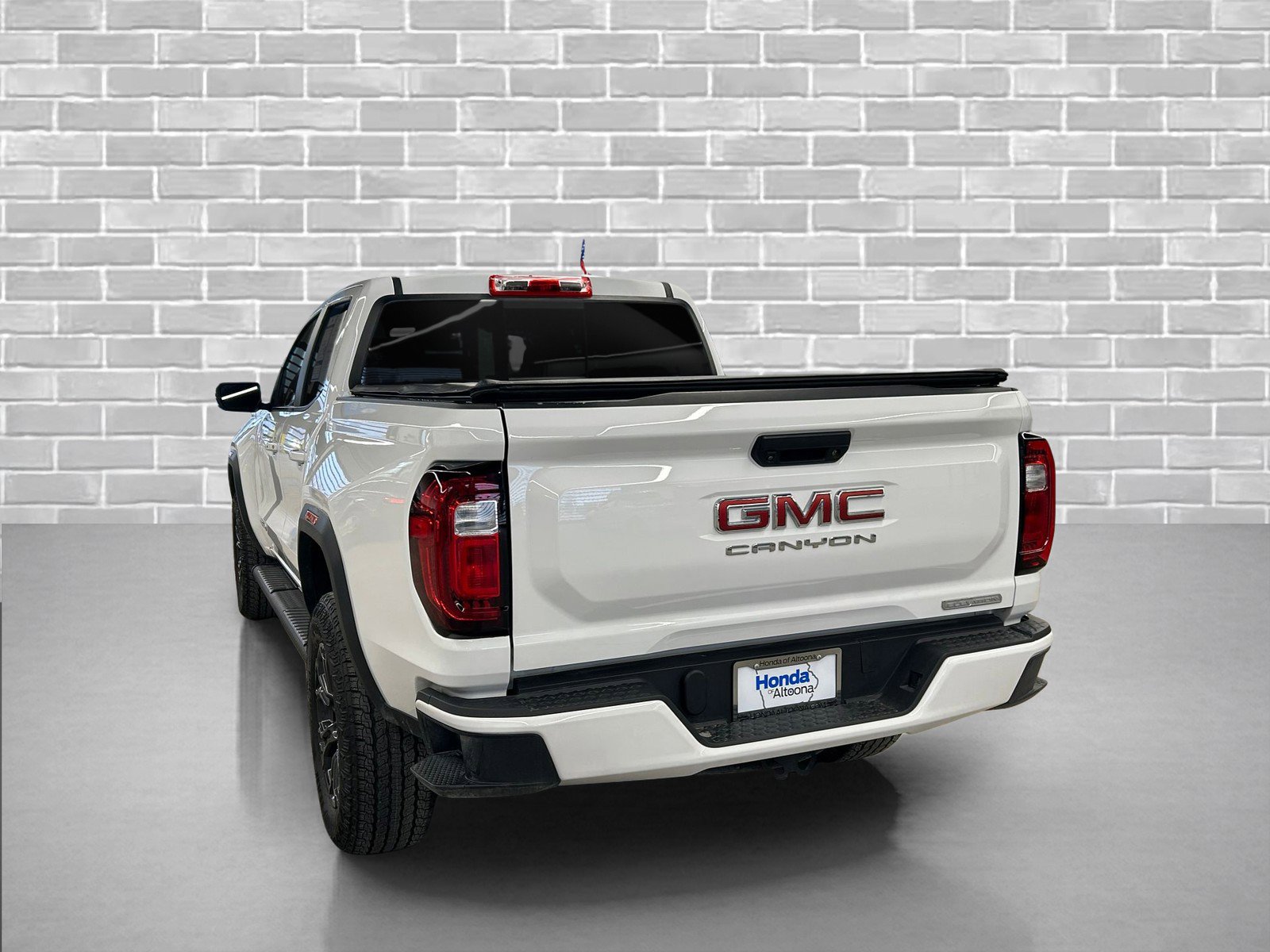 Used 2023 GMC Canyon Elevation w/ Convenience Package image 3