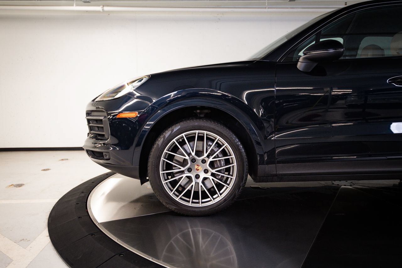 Certified 2023 Porsche Cayenne Platinum Edition AWD/4WD image 11