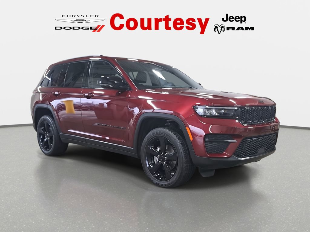 Used 2023 Jeep Grand Cherokee Altitude image 1