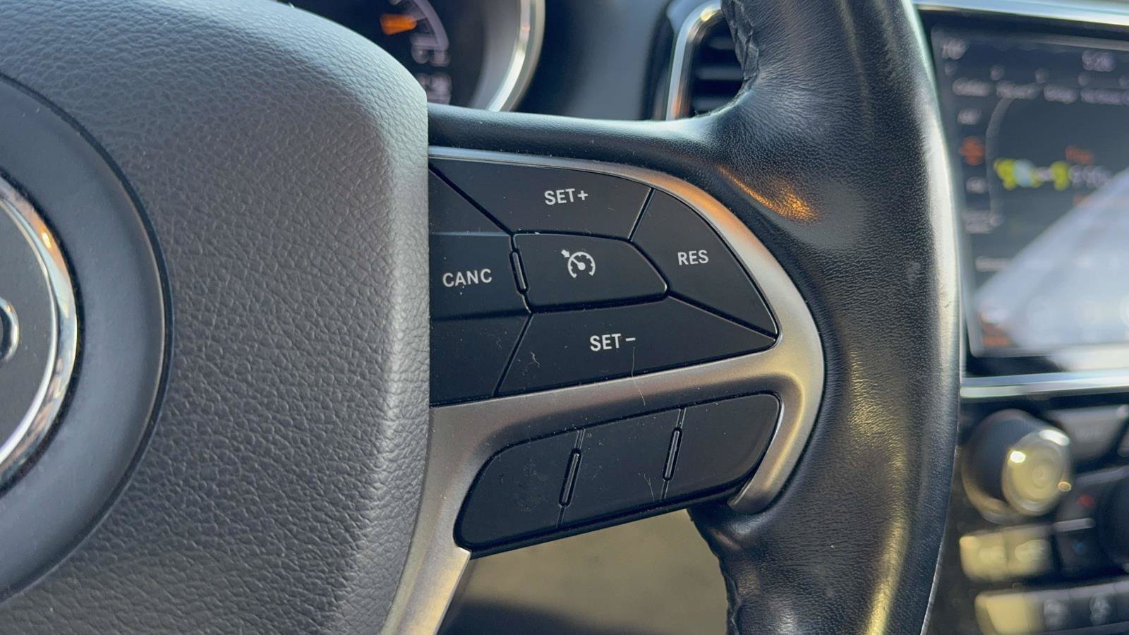 Used 2020 Jeep Grand Cherokee Limited AWD/4WD image 17