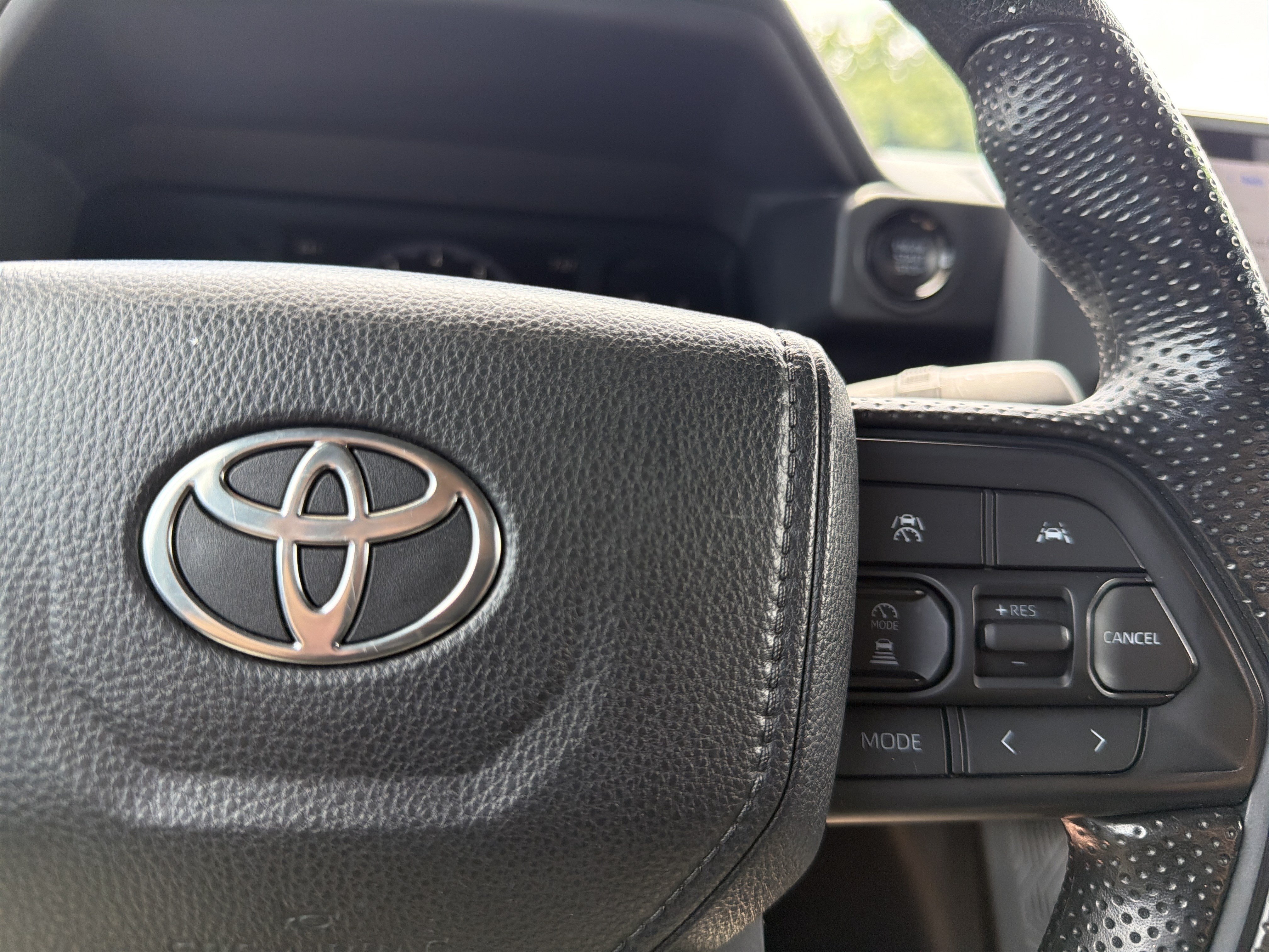 Certified 2024 Toyota Tacoma SR5 AWD/4WD image 11