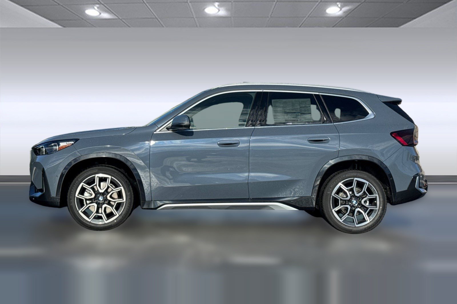 Used 2026 BMW X1 xDrive28i w/ Technology Package AWD/4WD image 2