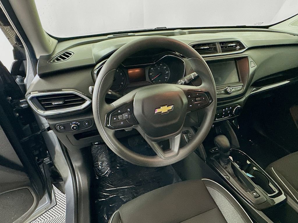 Used 2022 Chevrolet TrailBlazer LT AWD/4WD image 16