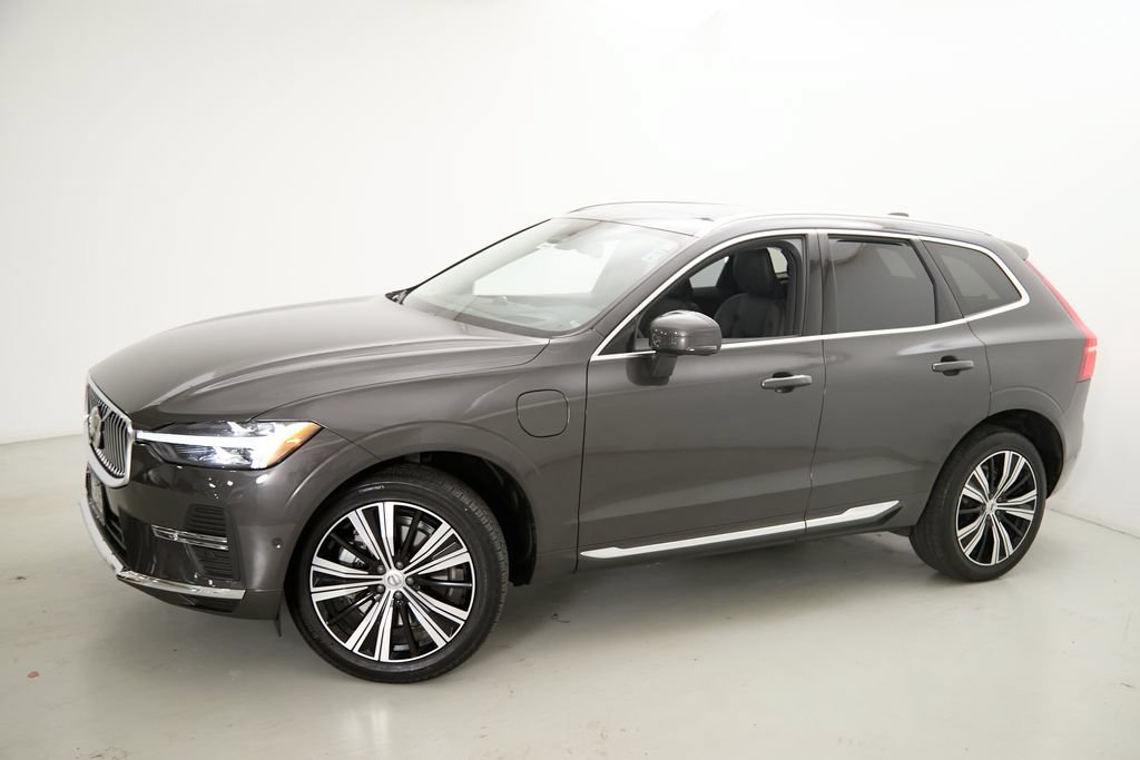 Certified 2023 Volvo XC60 T8 Ultimate w/ Climate Package AWD/4WD image 3