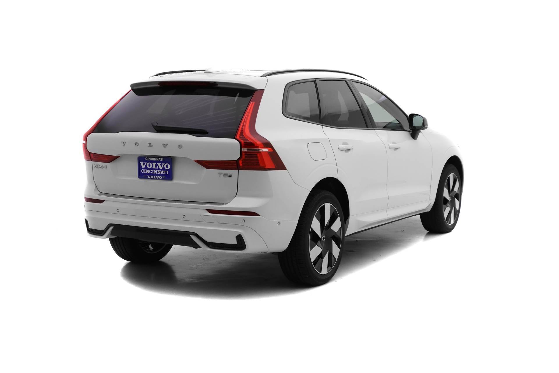 New 2025 Volvo XC60 T8 Plus w/ Protection Package Premier image 4