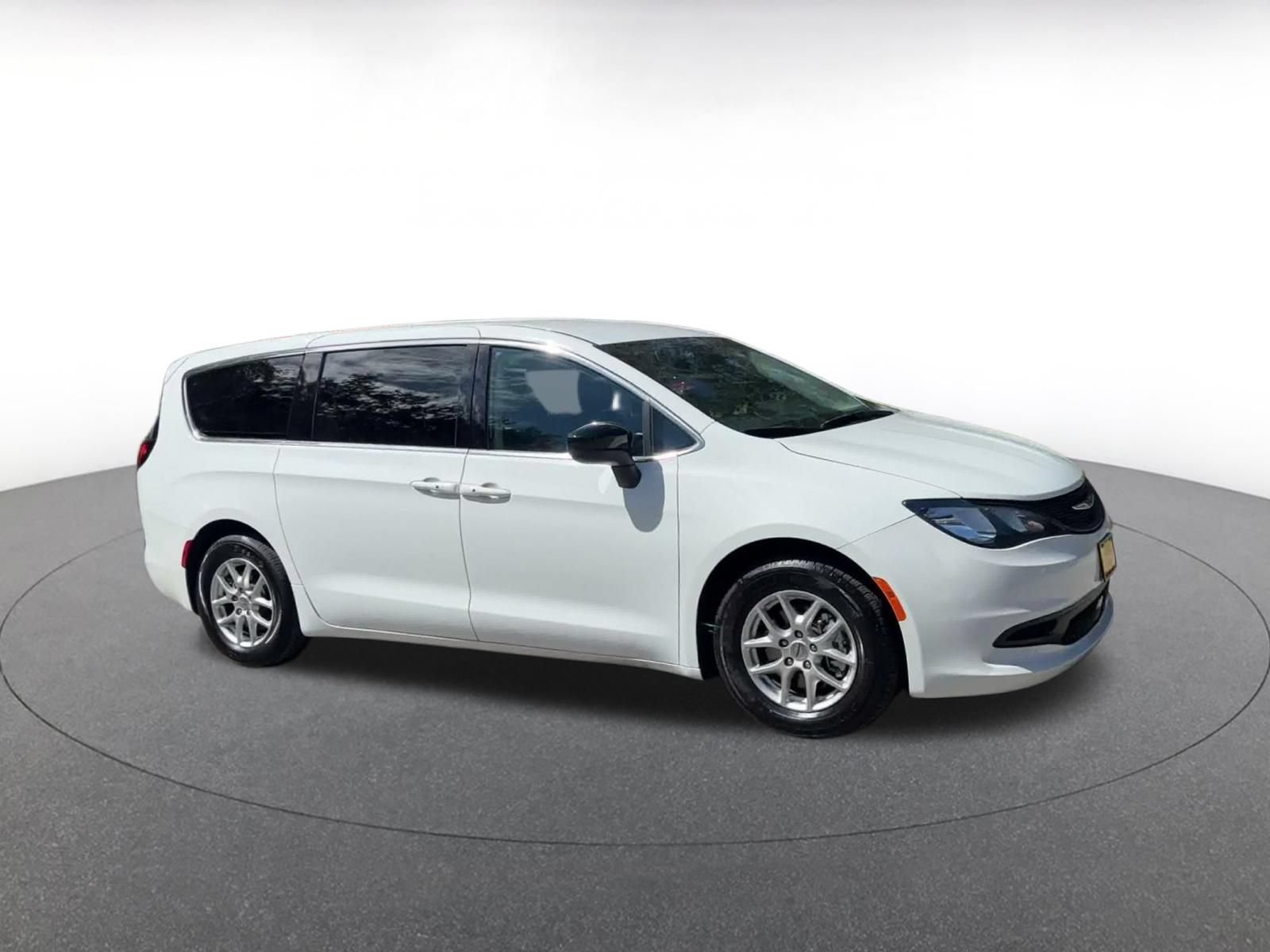 Used 2024 Chrysler Voyager LX FWD image 2
