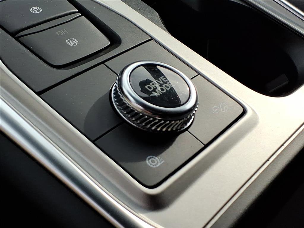 Used 2022 Ford Explorer XLT w/ Equipment Group 202A image 16