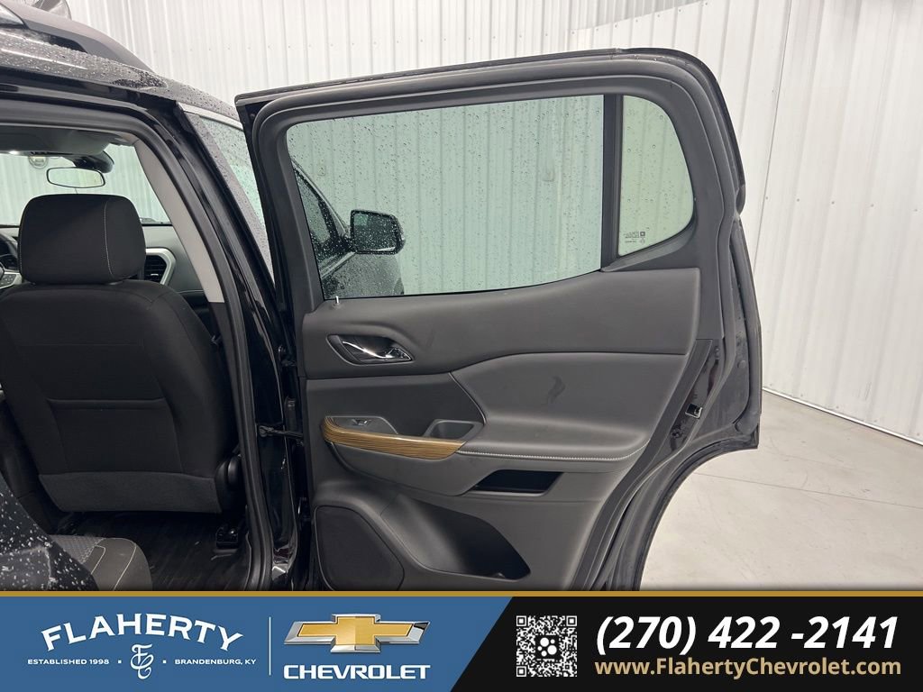 Used 2023 GMC Acadia SLE w/ Driver Convenience Package image 12