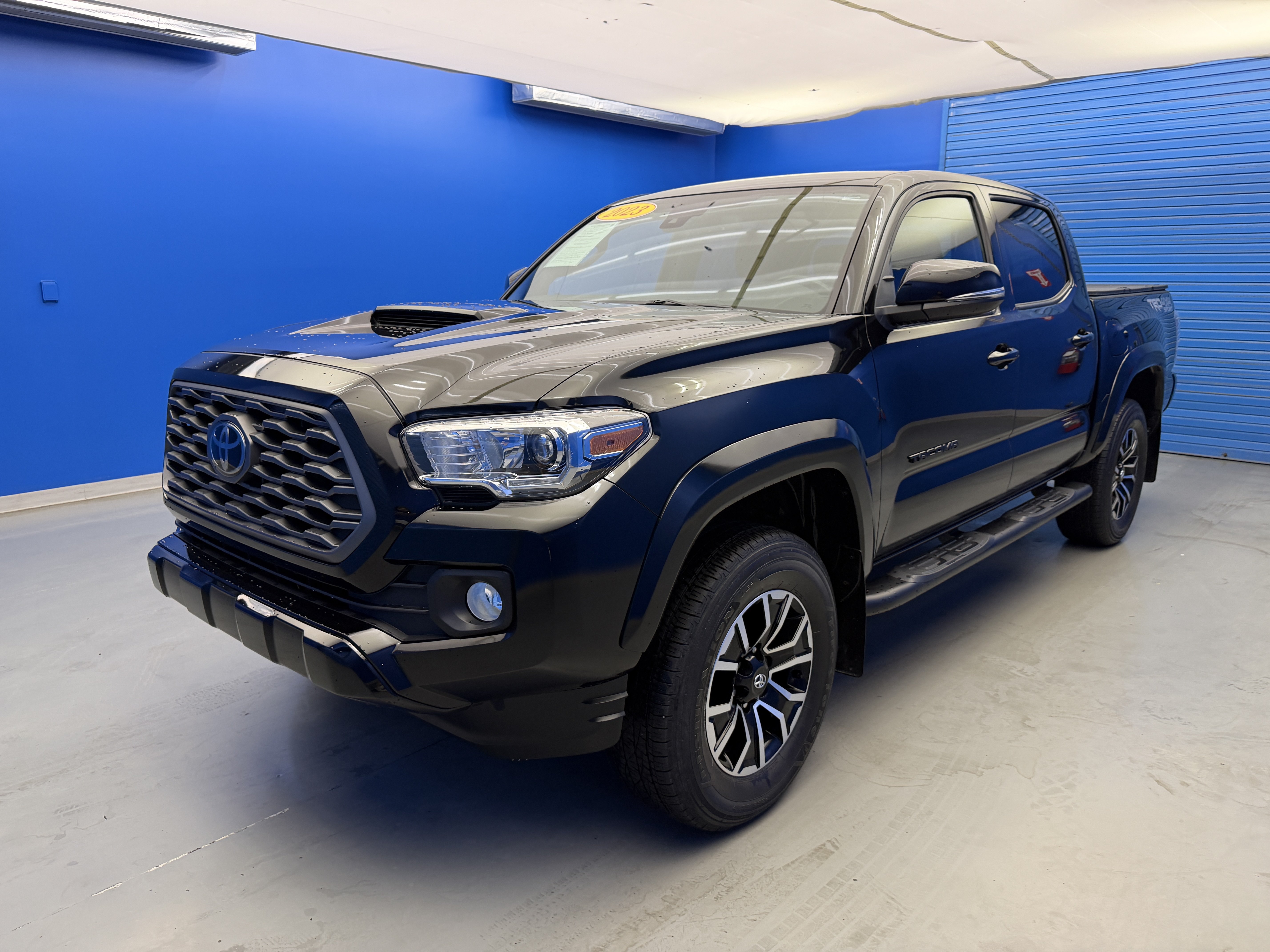 Used 2023 Toyota Tacoma TRD Sport w/ TRD Premium Sport Package AWD/4WD image 4
