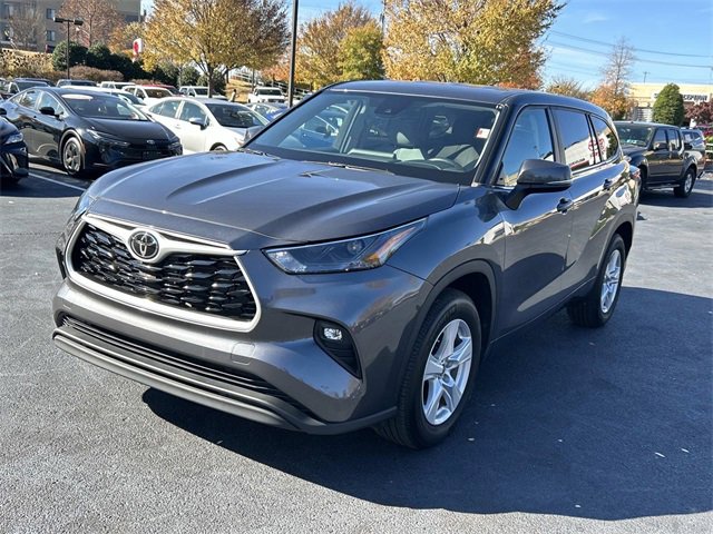 Used 2024 Toyota Highlander LE image 8