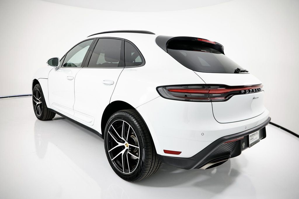 Certified 2025 Porsche Macan image 3