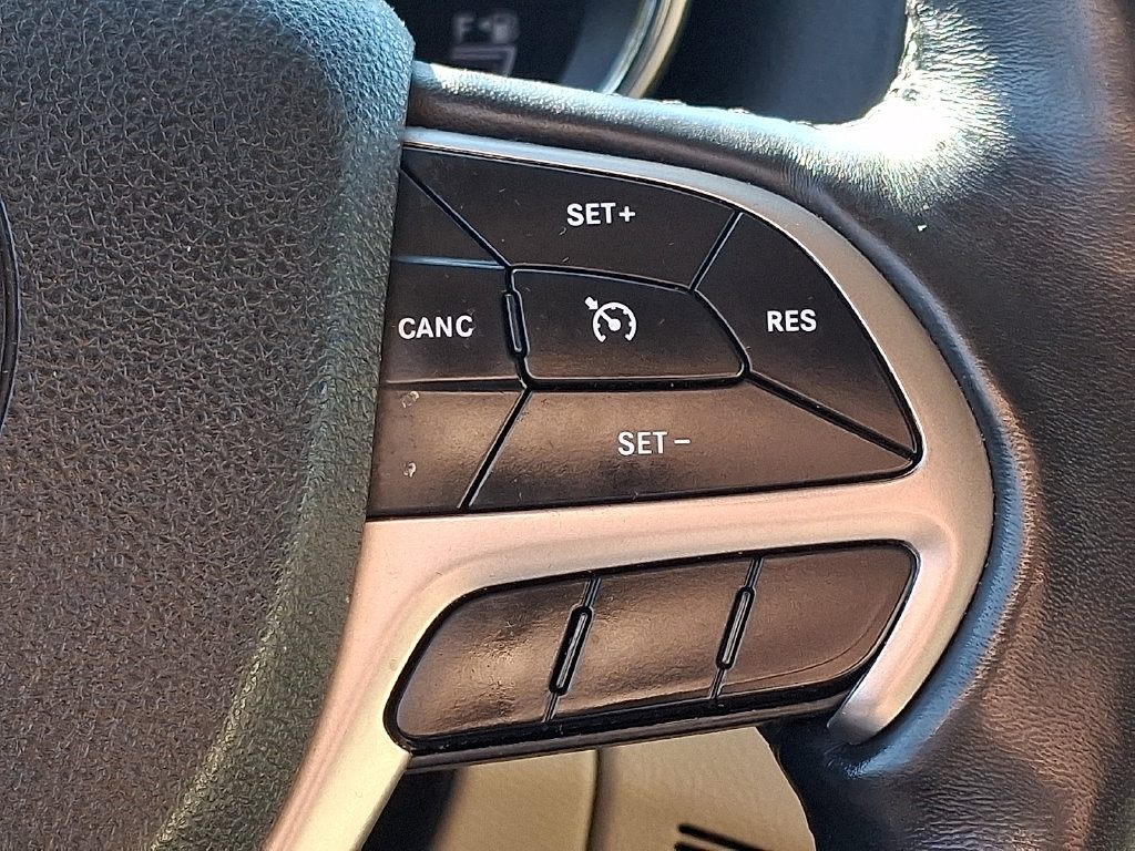 Used 2018 Jeep Grand Cherokee Limited AWD/4WD image 25