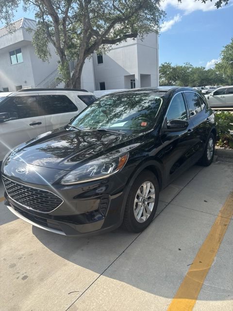Used 2020 Ford Escape SE image 3