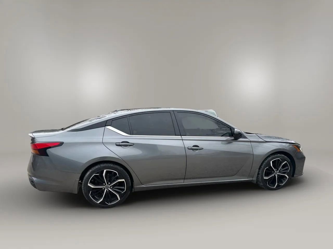 Used 2023 Nissan Altima 2.5 SR w/ SR Premium Package image 10