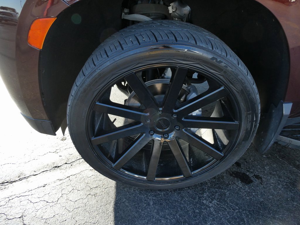 Used 2023 GMC Yukon SLT w/ SLT Premium Package image 10