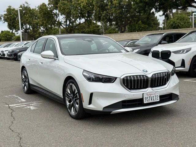 Used 2025 BMW i5 xDrive40 w/ Premium Package image 6