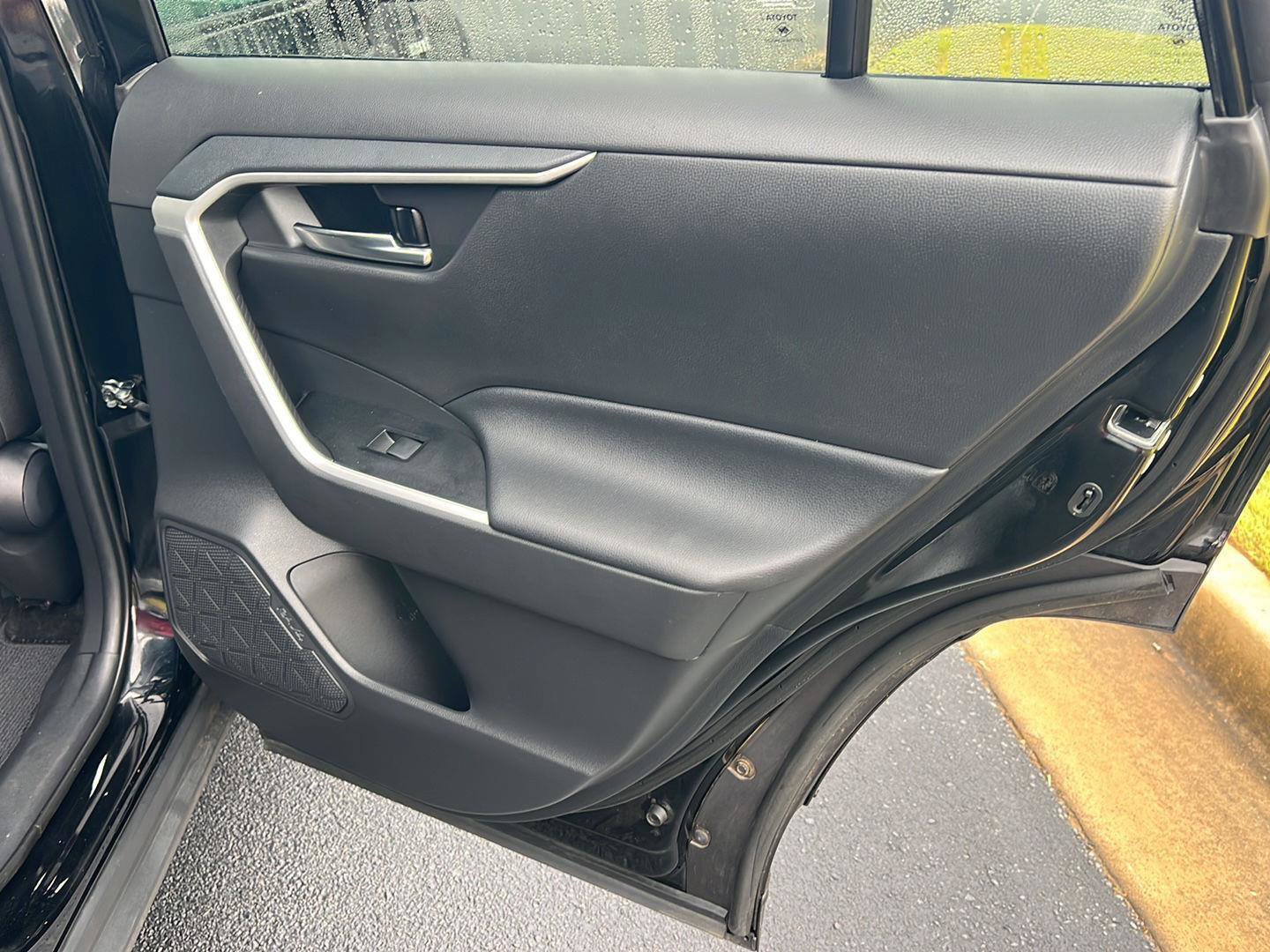 Used 2021 Toyota RAV4 XLE image 14