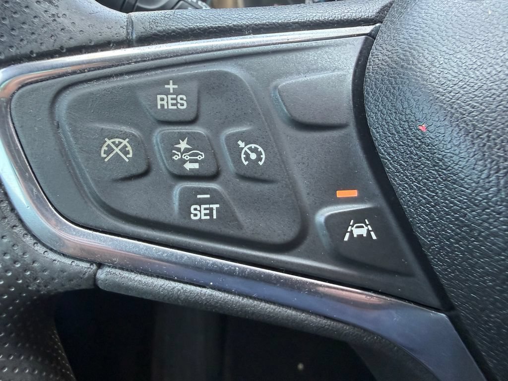 Used 2021 Chevrolet Equinox LS w/ LPO, Blackout Package FWD image 5