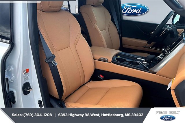 Used 2025 Lexus LX 700h Luxury image 6