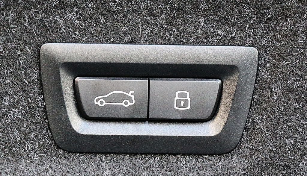 Used 2025 BMW 330i Sedan RWD image 9